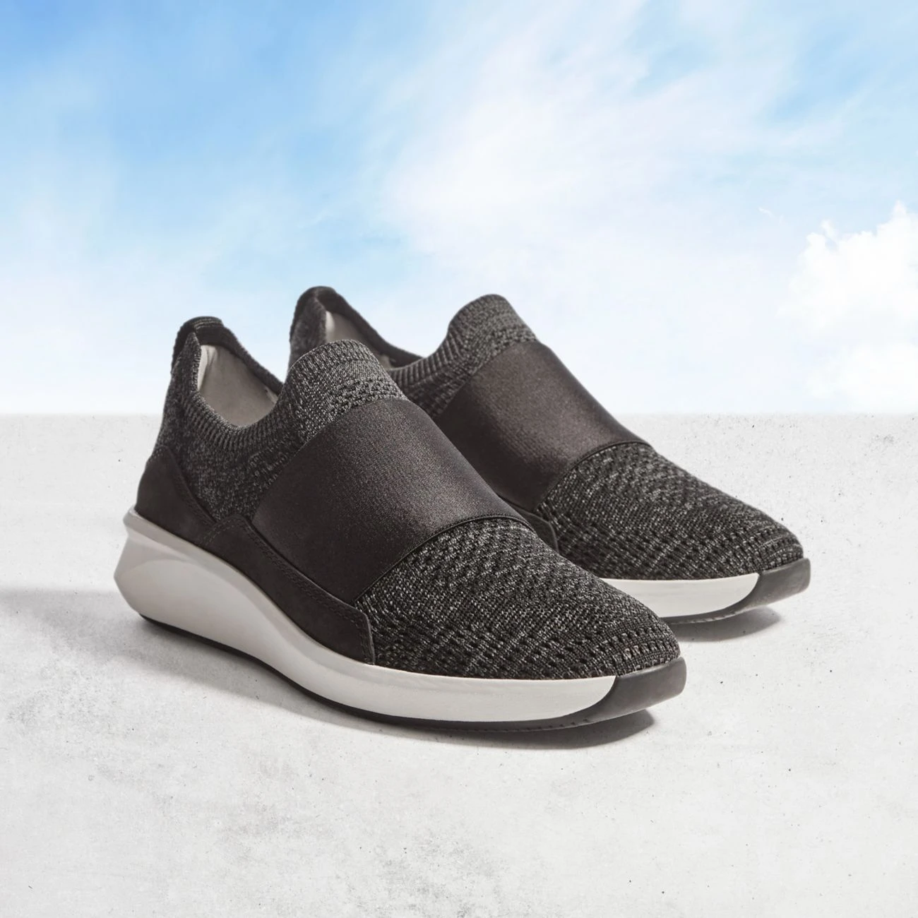 Clarks Un Rio Knit Black Knit 4 Clarks Un Rio Knit Black Knit - Image 2